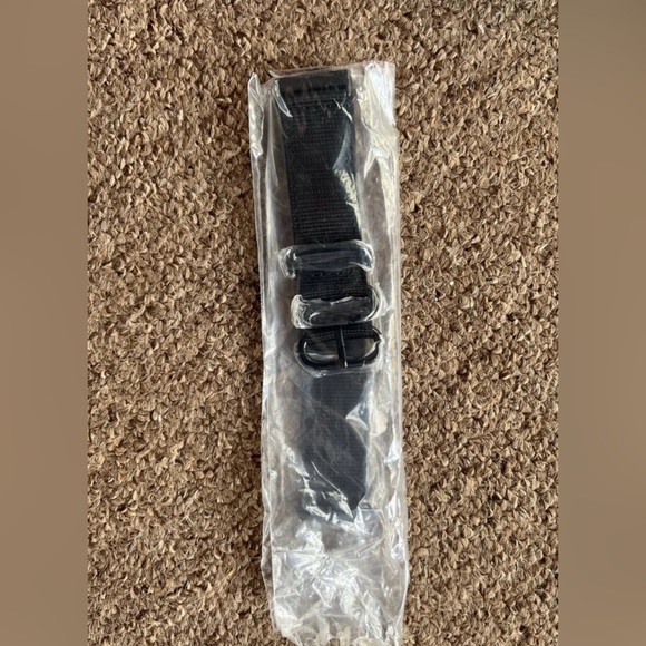 5 Fit bit watch bands. 4 pack of stretch nylon and 1 Nylon NATO band. NWT. - Picture 7 of 7